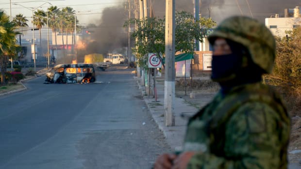 Suspenden partidos en Sinaloa por violencia tras detención de hijo del Chapo
